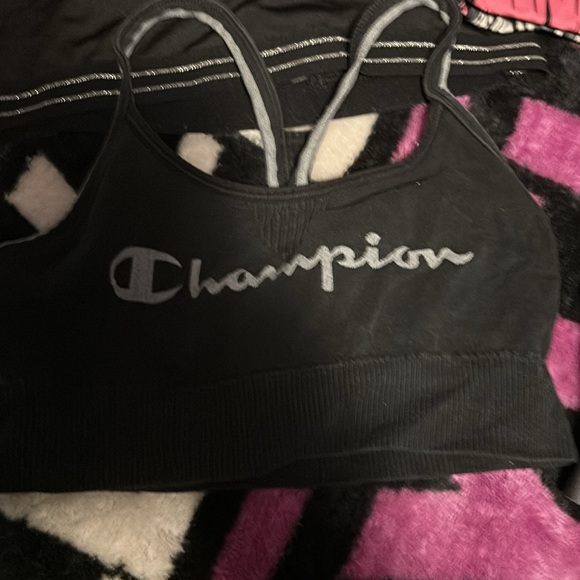 Bundle of sports bras - Picture 2 of 5